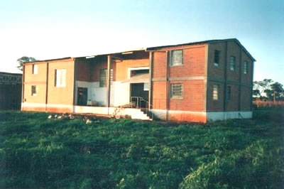 Fabrikgebäude / Halle : Immobilien Paraguay : Verkauf Grundstück mit Haus und Industriegebäude im Bezirk Alto Parana. Geeignet als Finca oder Hobby Ranch