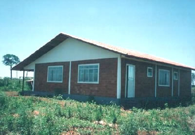 Wohnhaus / Bungalow : Immobilien Paraguay : Verkauf Grundstück mit Haus und Industriegebäude im Bezirk Alto Parana. Geeignet als Finca oder Hobby Ranch