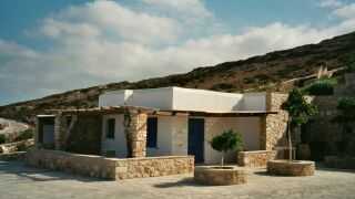 Gästehaus und Carport : Villa Paros, Immobilien Paros : Verkauf Villa auf Paros mit Pool, wunderbare Meersicht