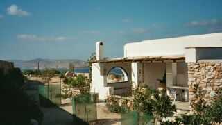 Ostterrasse, Blick nach Süden : Villa Paros, Immobilien Paros : Verkauf Villa auf Paros mit Pool, wunderbare Meersicht