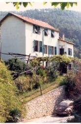 Ansicht: Verkauf Bauernhaus bei Savona / Ligurien / Italien : Ausgebautes altes Bauernhaus bei Savona, Meerblick