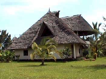 Villa Seitenansicht : Villa Kenia / Mombasa : Verkauf Villa Diani Beach in Strandnähe, zwischen Galu und Kinondo