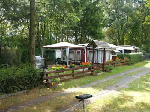 Ansicht Stellplätze: Verkauf Campingplatz mit Weiher und Terrassenanlage in Rheinland-Pfalz