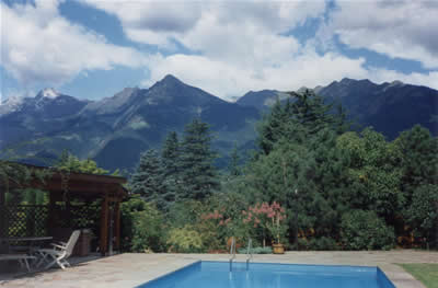 Pool, Aussicht: Immobilien Südtirol / Meran: Verkauf herrschaftliche Villa mit Pool in Meran Obermais, wunderbare Bergsicht