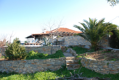 Gartenansicht: Verkauf Villa in einzigartiger Lage bei Volos / Pilion / Griechenland direkt am Meer