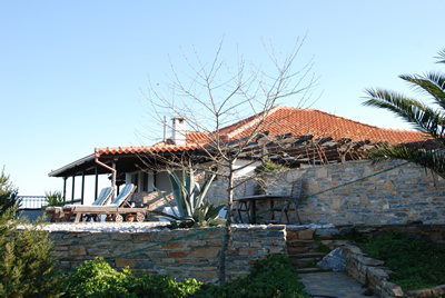 Ansicht Terrasse: Verkauf Villa in einzigartiger Lage bei Volos / Pilion / Griechenland direkt am Meer