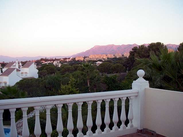 Aussicht auf Berge: Villa Marbella Elviria : Verkauf einer Villa mit Panoramablick auf Meer und Berge