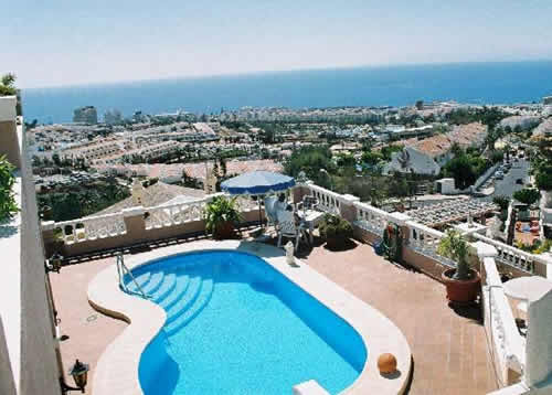 Aussicht: Verkauf einer Luxus Villa auf Teneriffa / Costa Adeje / San Eugenio Alto: Exklusive Villa, Nähe mehrerer Golfplätze, unverbaubarer Panoramablick auf Gomera und La Palma