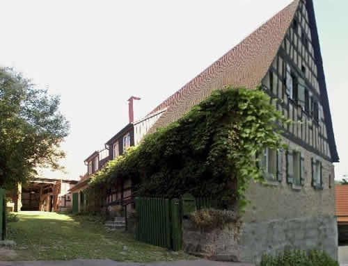 Haus: Immobilien Oberdachstetten / Kreis Ansbach: Verkauf Anwesen ( Haus / Fachwerkhaus mit Fachwerkscheune) in Oberdachstetten, Pferdehaltung möglich