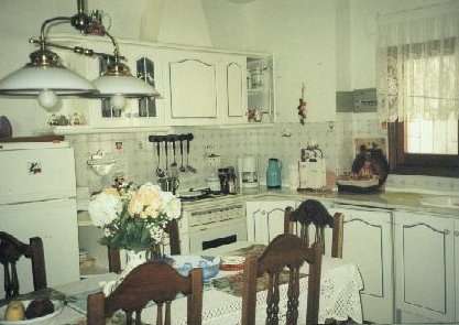 Küche : Immobilien in Denia / Costa Blanca / Spanien : Verkauf Ferienhaus in Denia, zentral, 100 m zum Meer