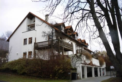 Ansicht Wohnhaus: Immobilien Markt Wald / Unterallgäu bei Mindelheim / Schwab – München / Buchloe: Verkauf Wohnung / Dachterrassenwohnung