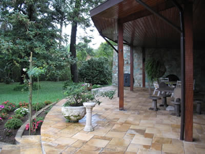 Terrasse mit Garten: 