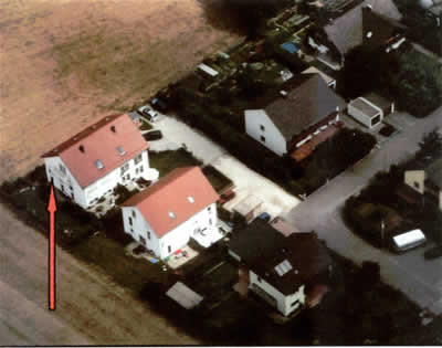 Luftbild MFH: Immobilien Regensburg: Verkauf MFH / 2 DHH, Sonnenhaus, ruhige Wohnlage am östlichen Stadtrand von Regensburg