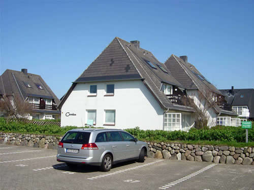 Ansicht Haus:Immobilien Sylt Wenningstedt: Verkauf Appartment in Wenningstedt / Sylt, Nähe Kampen und Westerland, wenige Meter zum Badestrand