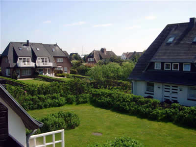 Blick Balkon: Immobilien Sylt Wenningstedt: Verkauf Appartment in Wenningstedt / Sylt, Nähe Kampen und Westerland, wenige Meter zum Badestrand