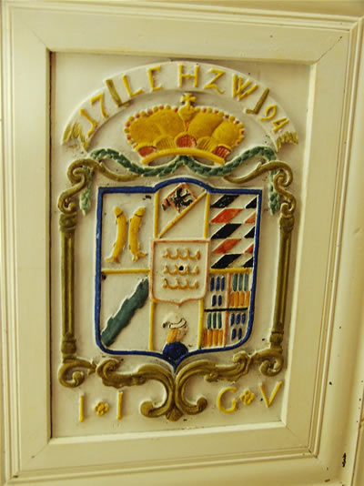 Wappen: Immobilien Villingen – Schwenningen / Tuttlingen: Verkauf Haus / Bauernhof / Vogtshof in Tuningen