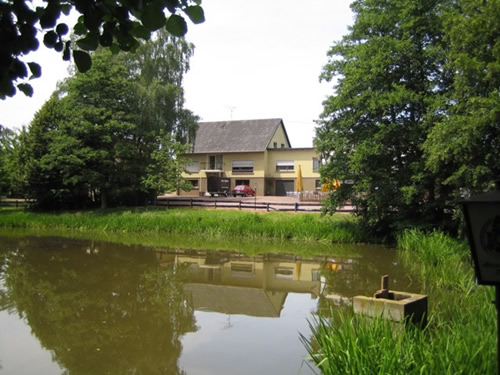 Ansicht Anwesen: Landwirtschaftliches Anwesen mit Fischzucht, Landwirtschaft und Ausflugsgaststätte im LK Saarlouis / Saarwellingen, Alleinlage