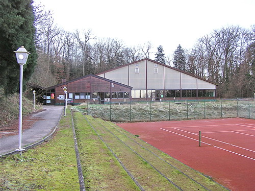 Ansicht Halle: Verkauf Tennisanlage / Freizeitanlage in einem Kurort bei Freiburg / Breisgau / Südschwarzwald, beste Lage