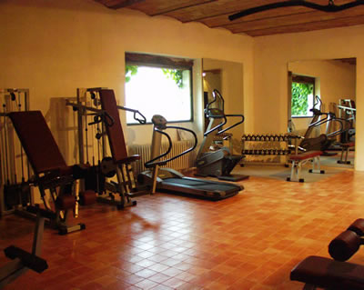 Fitnessraum: Altes, exklusives Weingut / Fattoria / Hotelanlage / Anwesen in der Toskana / nahe Florenz, zauberhafter Blick