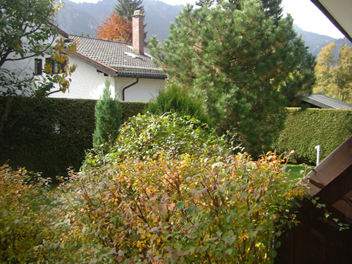 Garten: Immobilien Oberammergau: Verkauf schöne 1 Zimmer-Wohnung in ruhiger Lage, Gartennutzung