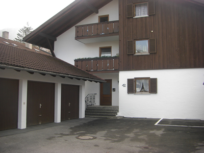 Wohnhaus mit 7 Parteien: Immobilien Oberammergau: Verkauf schöne 1 Zimmer-Wohnung in ruhiger Lage, Gartennutzung