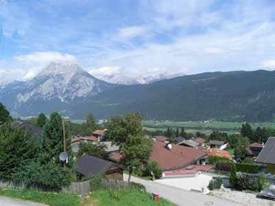Aussicht: Verkauf EFH / Haus / Ferienhaus in Polling / Tirol zwischen Innsbruck und Telfs. Alleinlage, tolle Aussicht, Schwimmbad