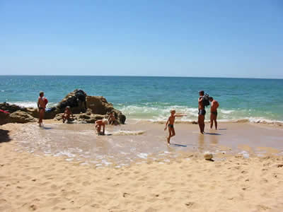 Hausstrand: Verkauf Villa mit Pool in Portimao / Algarve / Portugal: Strandnähe,  ruhige Lage