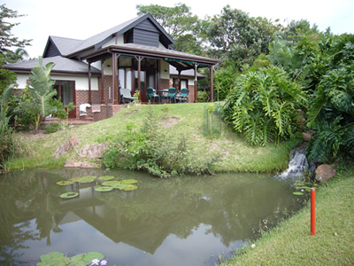 Ansicht Villa: Immobilien Südafrika KwaZulu Natal: Villa mit Pool auf Golfanlage in Pennington / Durban