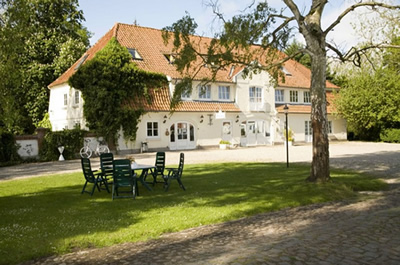 Anbau Haupthaus:Gutshof / Reiterhof mit 12 ha auf Fehmarn / Ostsee / Schleswig-Holstein: Ferienwohnungen, Reithalle, Reitplatz, Geländetrainingsplatz / Reittuniere