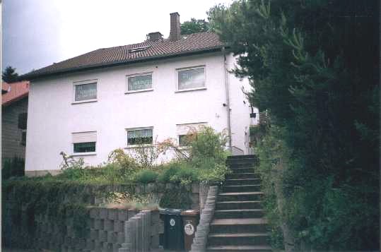 Ansicht Wohnhaus: Immobilien Westerwald / Rheinland - Pfalz: Verkauf Wohnung in ruhigem Dorf nähe der Seenplatte Westerwald