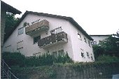 SeitenAnsicht Wohnhaus: Immobilien Westerwald / Rheinland - Pfalz: Verkauf Wohnung in ruhigem Dorf nähe der Seenplatte Westerwald