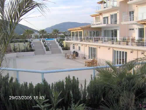 Terrassen: Villa Athen / Griechenland: Villa Athen / Griechenland: Vermietung Luxus Villa südl. von Athen, geeignet für Firmen zur exklusiven Gästebewirtung