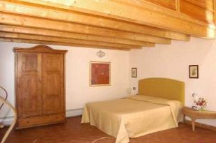Schlafen: Immobilien Toskana / Pienza bei Siena: Verkauf einer alten Gastwirtschaft / Steinhaus / Villa