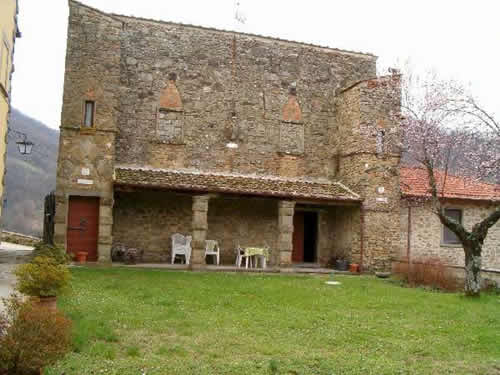 Immobilien Chianti / Italien : Verkauf eines Weingutes / Landgutes mit Villa nähe des Flusses Sieve / Chianti / bei Florenz