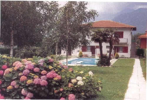 Ansicht Casa Augusta : Vermietung Appartment / Ferienwohnung am Lago Maggiore : Casa Augusta in Maccagno / Lago Maggiore / Tessin