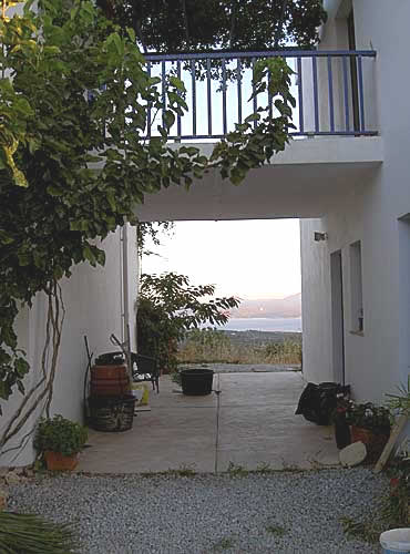 Übergang und Meersicht: Immobilien Kreta / Griechenland: Verkauf Haus, Studio und Grundstück auf Kreta bei Chania und Rethimnon