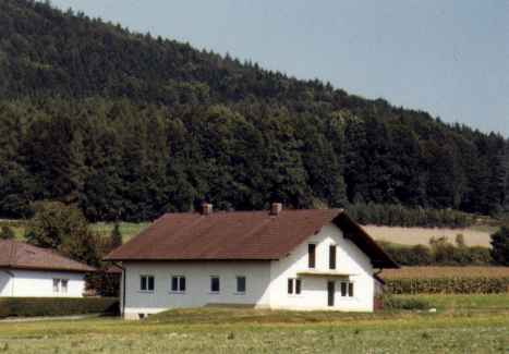 Objektbeschreibung: Immobilien Bayerischer Wald / Waldmünchen (bei Cham ) : Verkauf großzügiges Einfamilienhaus (EFH), Schnäppchen