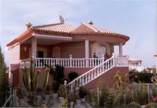 Ansicht mit Terrasse: Immobilien Benfis Park / Benferri bei Alicante / Costa Blanca: Verkauf Haus / Turmvilla im Benfis Park bei Alicante / Costa Blanca