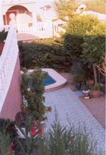 Garten mit Pool: Immobilien Benfis Park / Benferri bei Alicante / Costa Blanca: Verkauf Haus / Turmvilla im Benfis Park bei Alicante / Costa Blanca